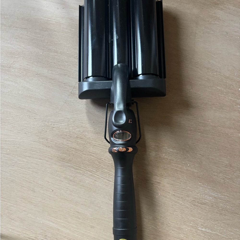 Amika High Tide Deep Wave Hair Crimper